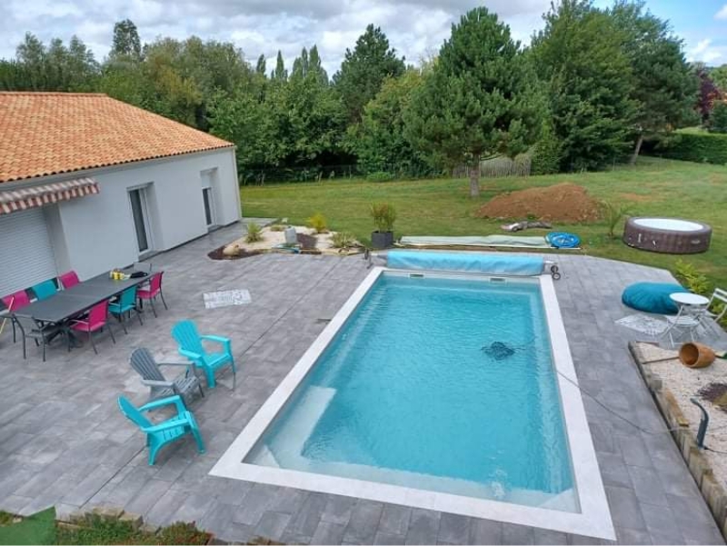 Generaliste Habitat Piscines Piscines Et Spa A Juigne Sur Loire En Maine Et Loire 49 Photo Piscine Riverso 83 Gris Lara M. Laulergue